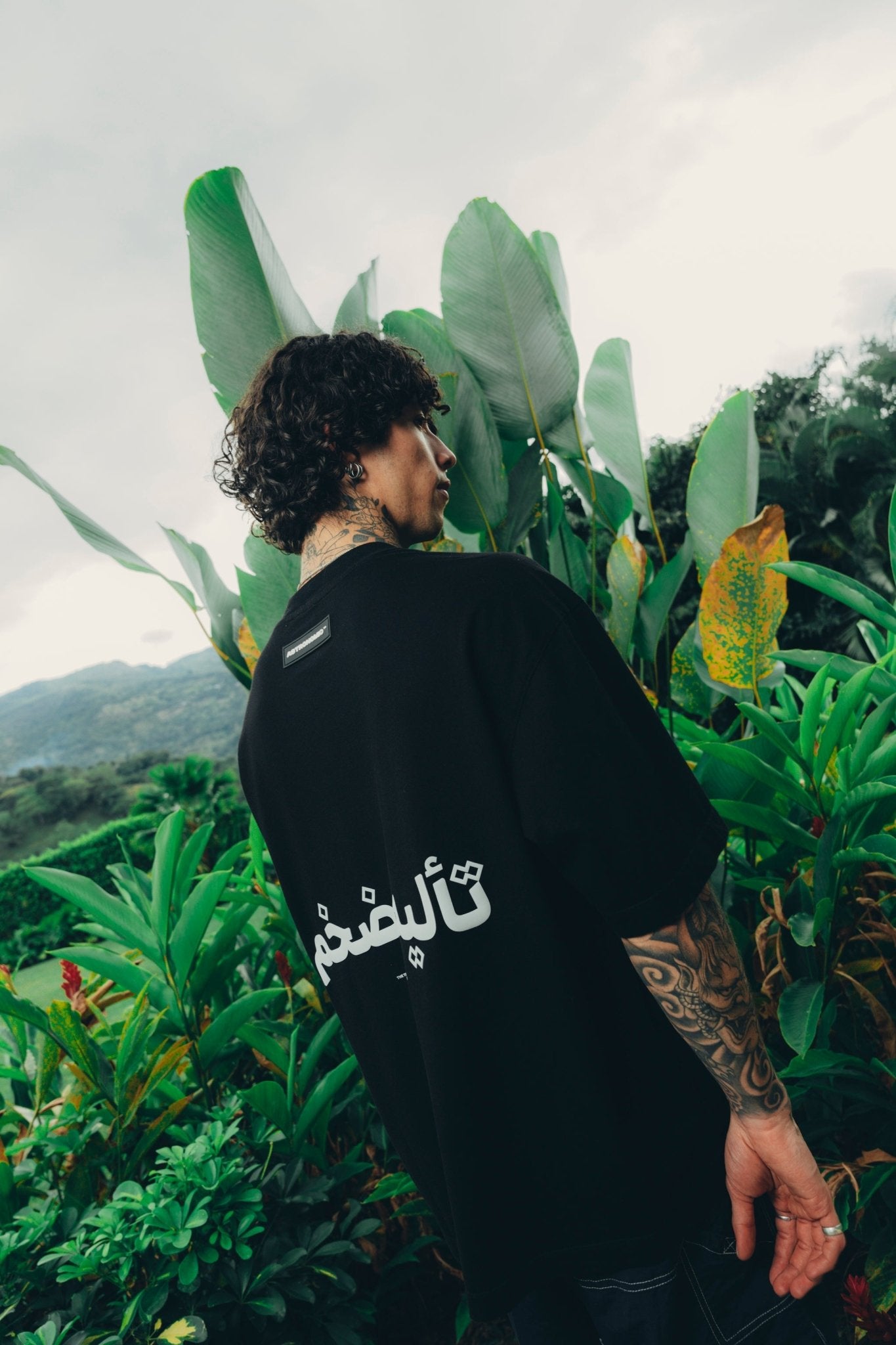 Camiseta Apotheosis - Negro - Astronomic