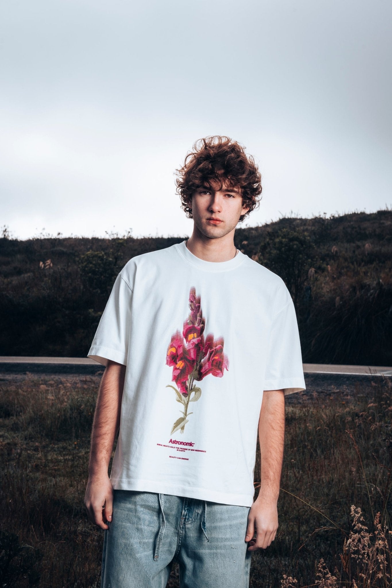 Camiseta Florecer - Blanco Hueso - Astronomic