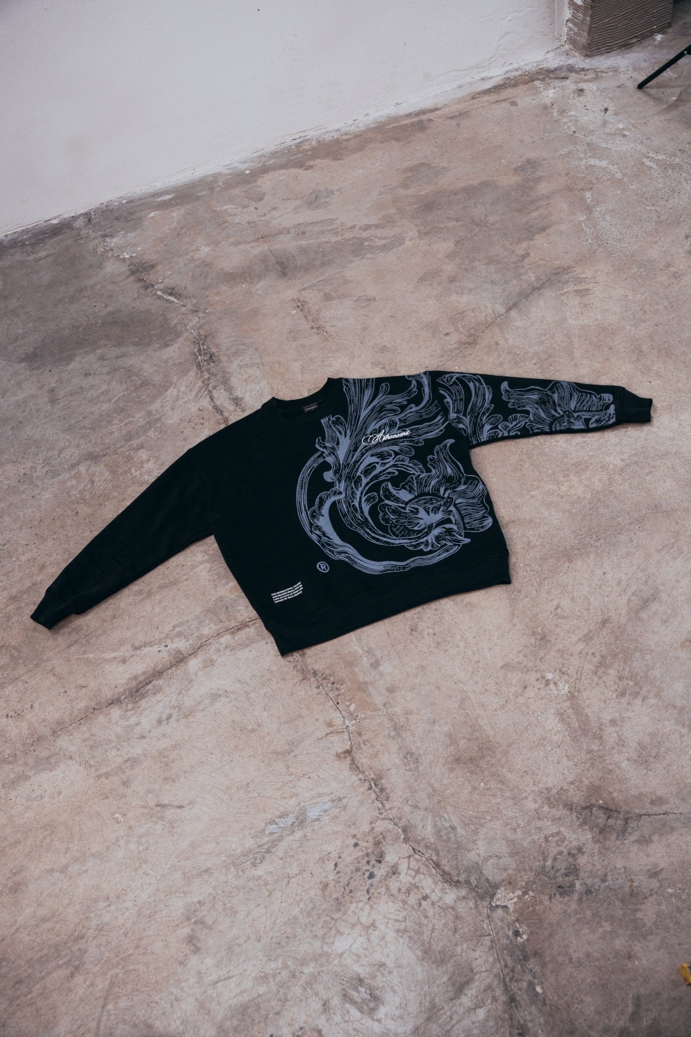 Royal Black Crewneck - Astronomic