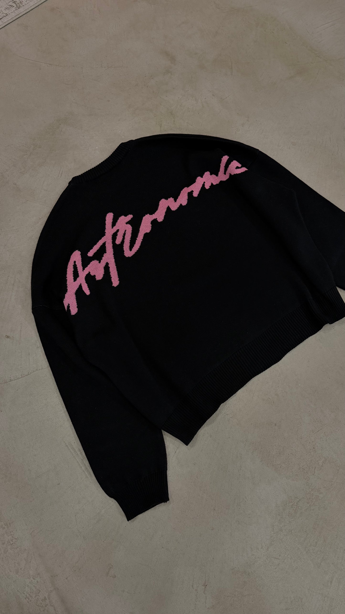 Sweater Signature - Negro y Rosado