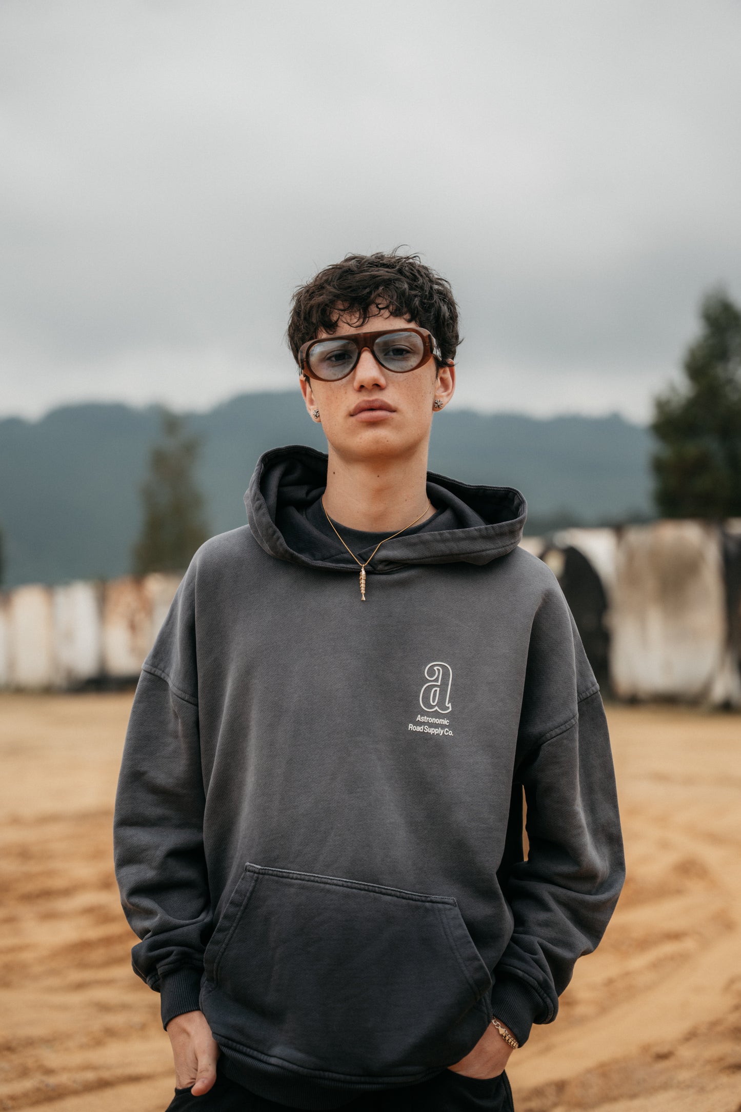 Hoodie Road Supply - Gris Oscuro Degradé